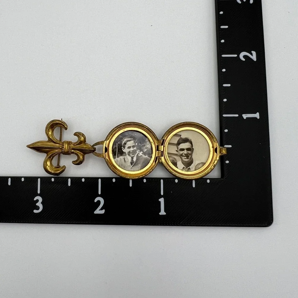 Vintage Fleur De Lis Locket Brooch Gold Tone Round Dangle Photo Sweetheart - Picture 9 of 9